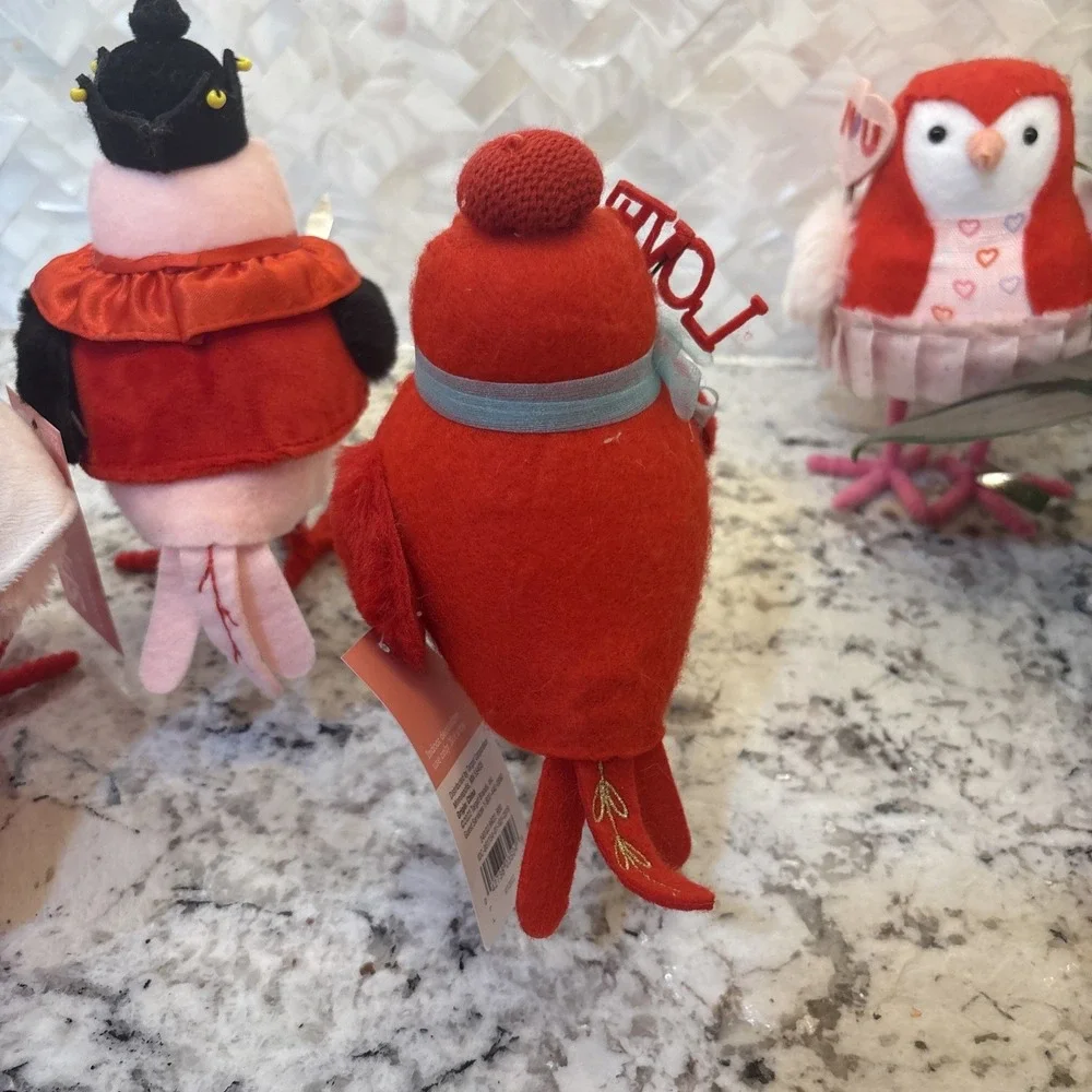 Target Spritz Featherly Friends Bird Valentines Day 2022-24 Queenie Kingsley Jet